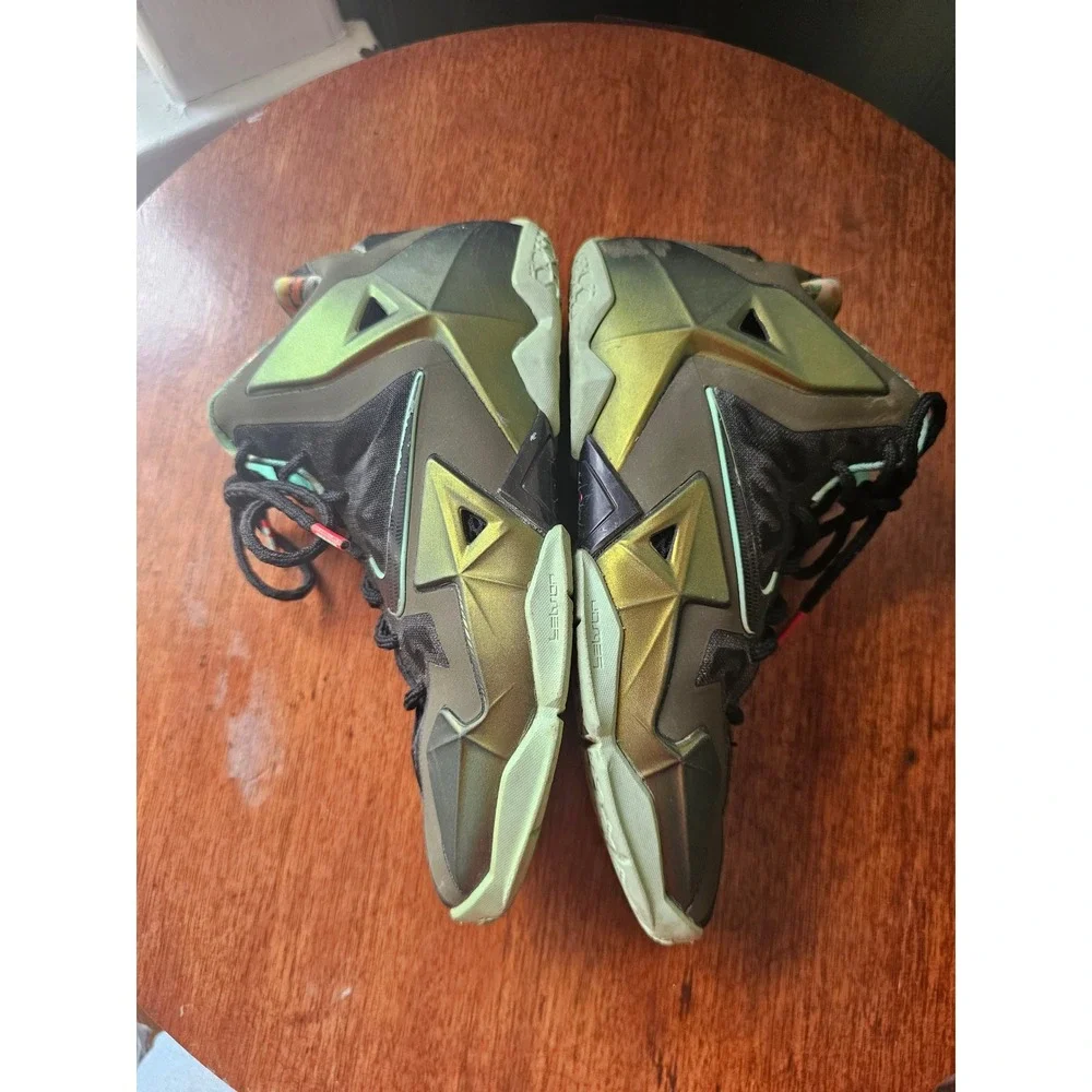 Nike LeBron 11 Kings‎ Pride 621712-700 Kids Basketball Shoes sneakers size 4.5Y